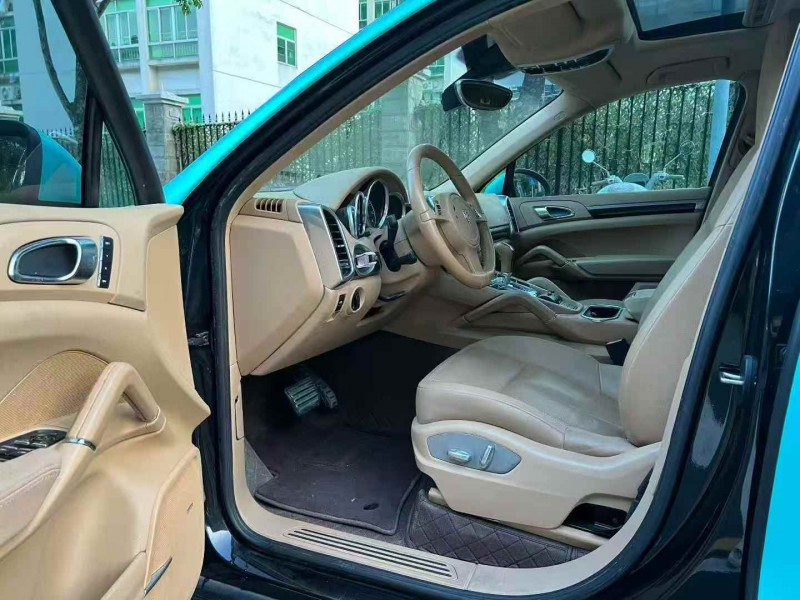 广州12年保时捷卡宴4