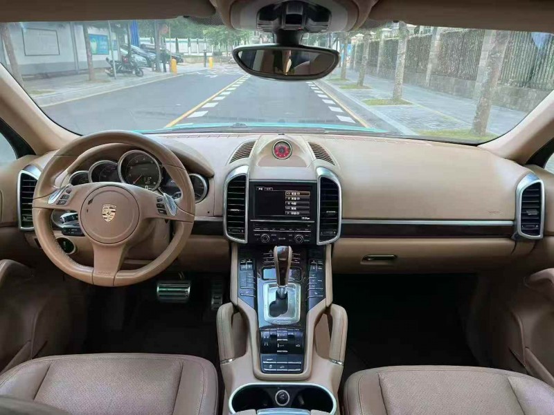 广州12年保时捷卡宴5