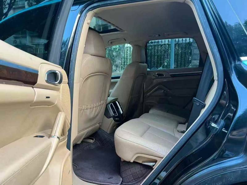 广州12年保时捷卡宴6