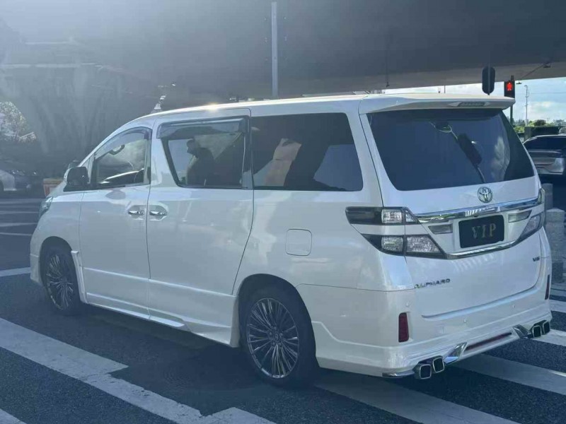 广州12年丰田埃尔法8