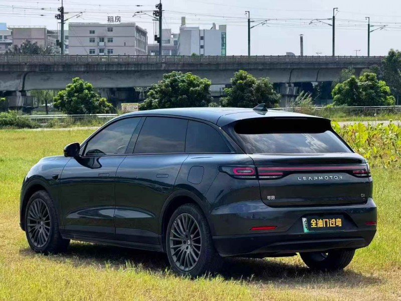 广州23年零跑汽车C115