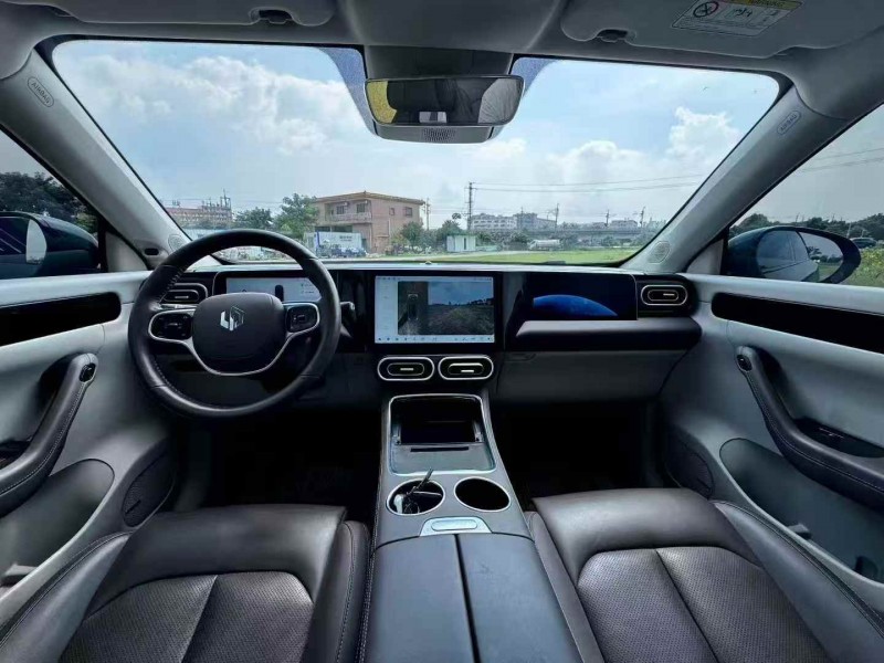 广州23年零跑汽车C117