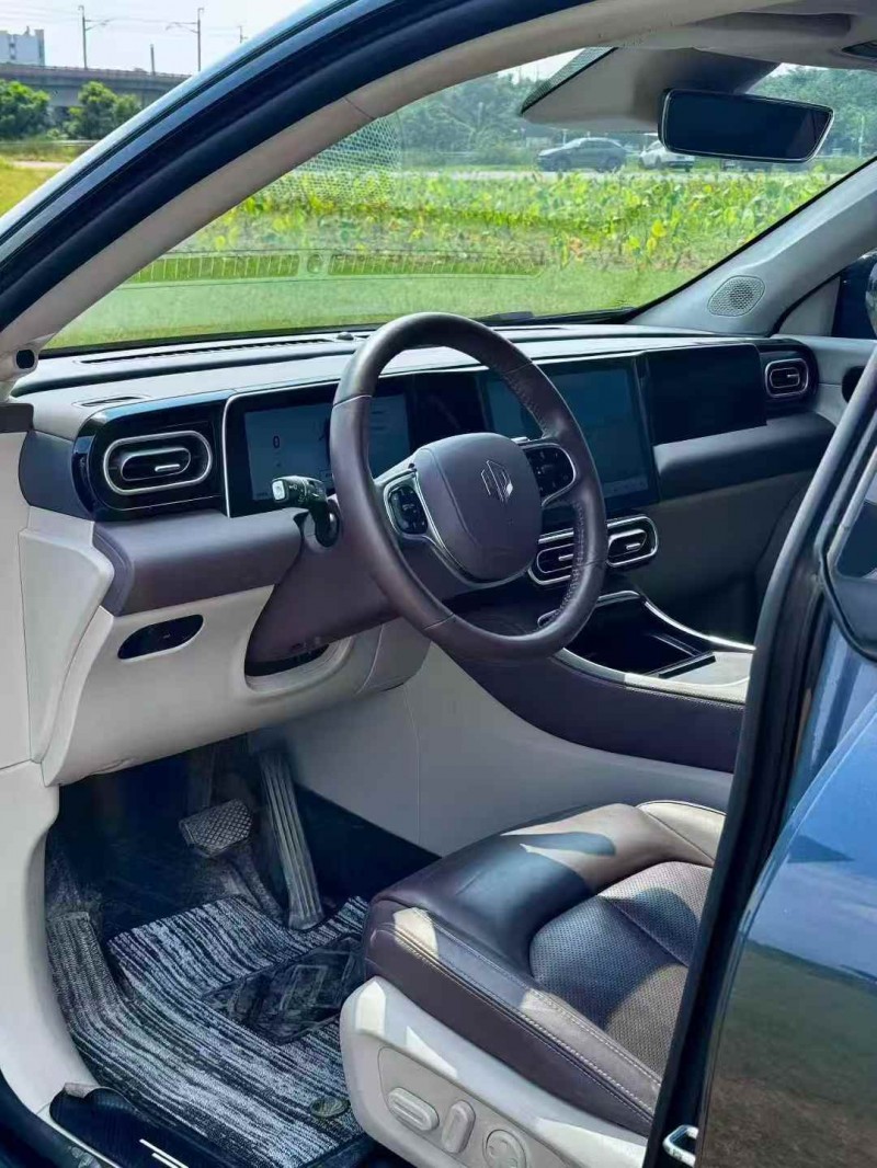 广州23年零跑汽车C118