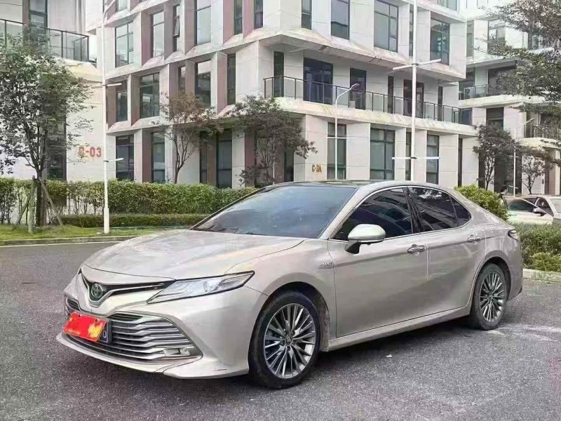 广州19年丰田凯美瑞2