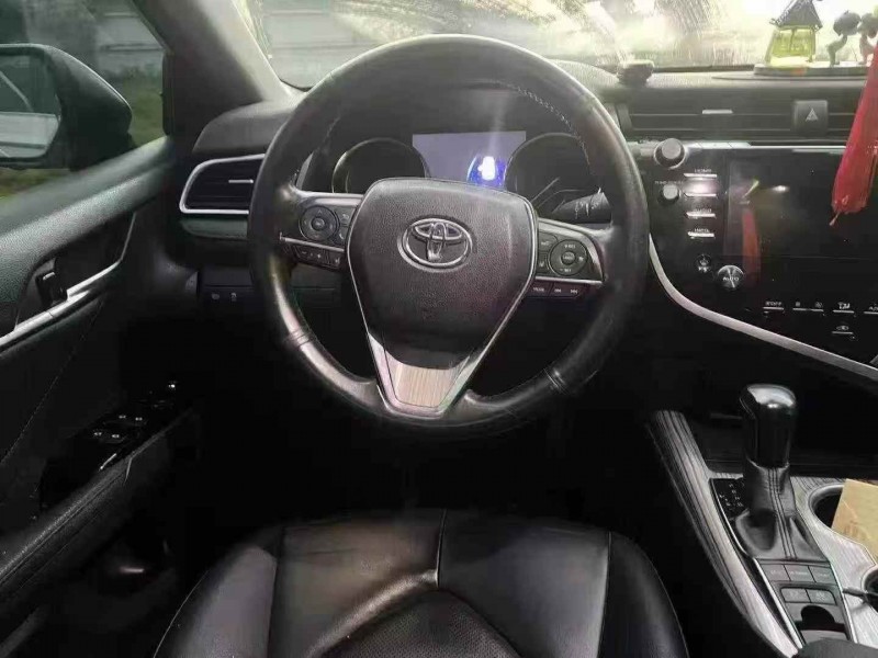 广州19年丰田凯美瑞7