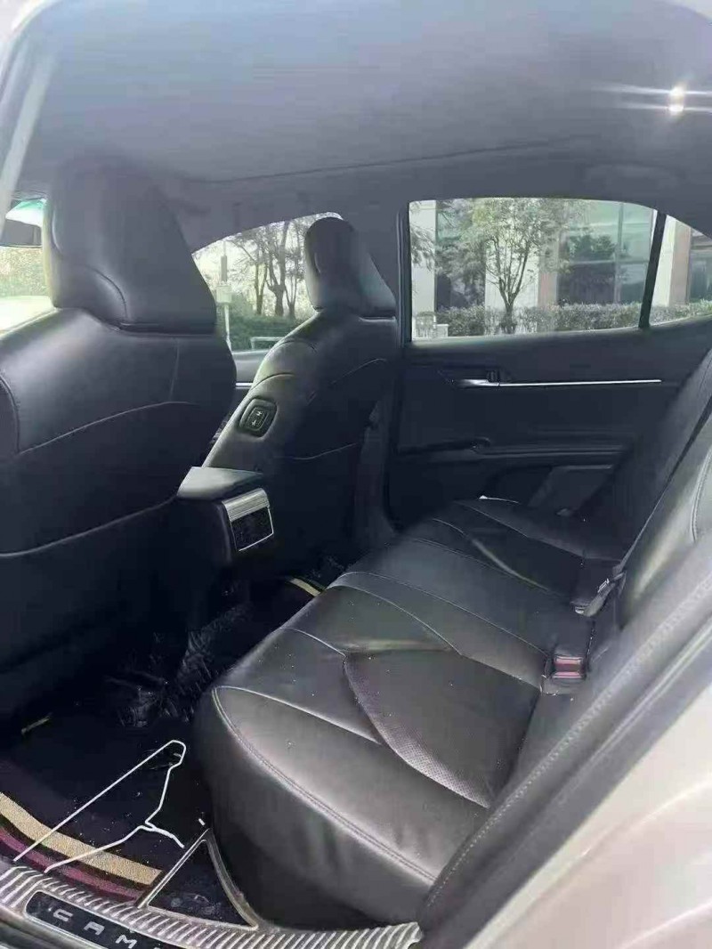 广州19年丰田凯美瑞8