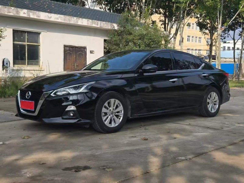 郑州22年日产天籁3