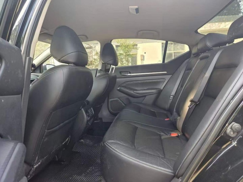 郑州22年日产天籁8