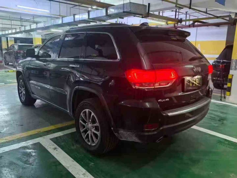 宜昌16年Jeep大切诺基7