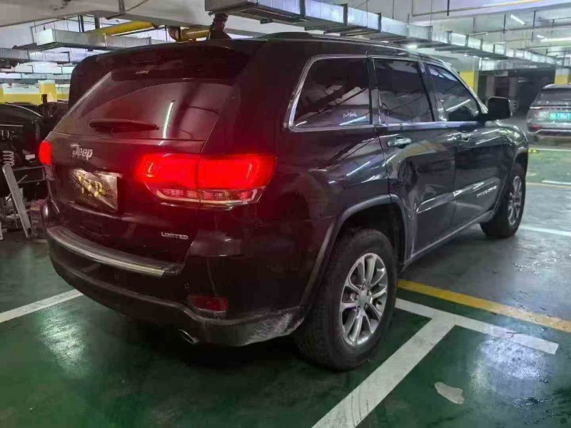 宜昌16年Jeep大切诺基8