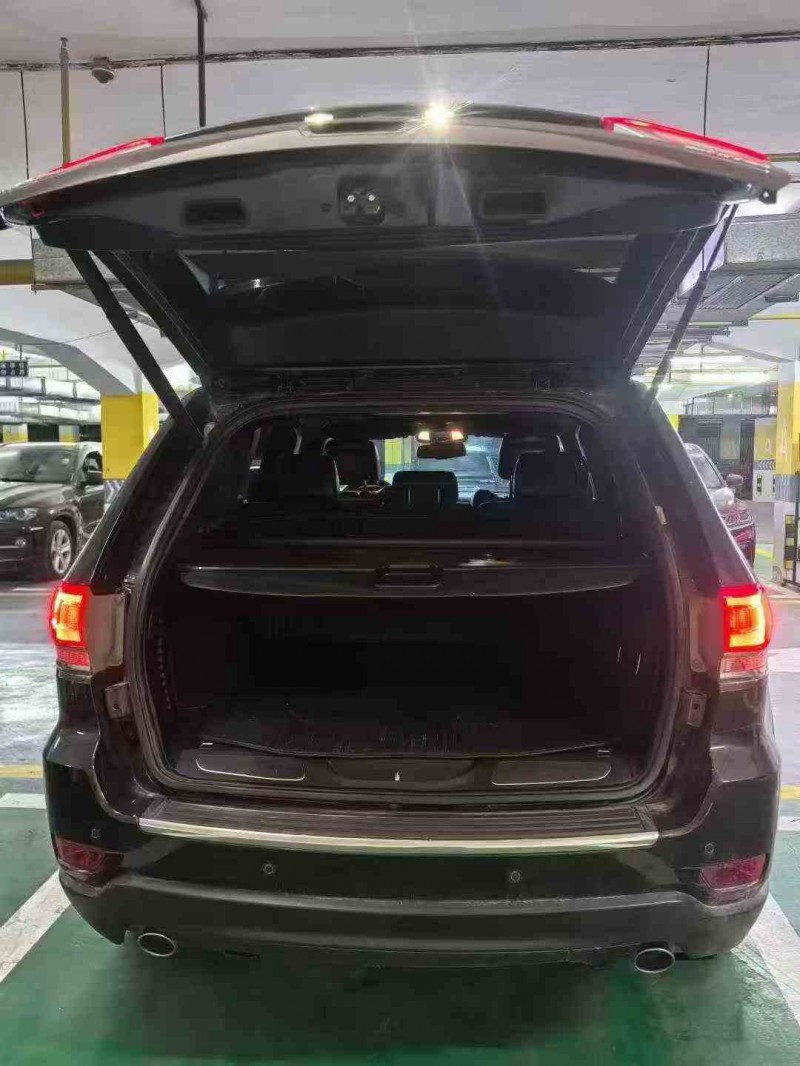 宜昌16年Jeep大切诺基9