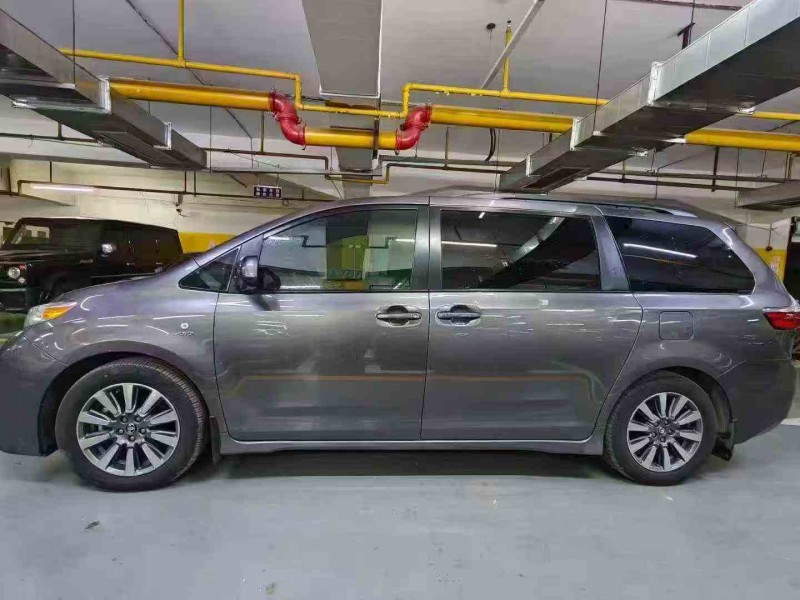 鄂州20年丰田塞纳3