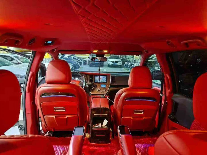 鄂州20年丰田塞纳6