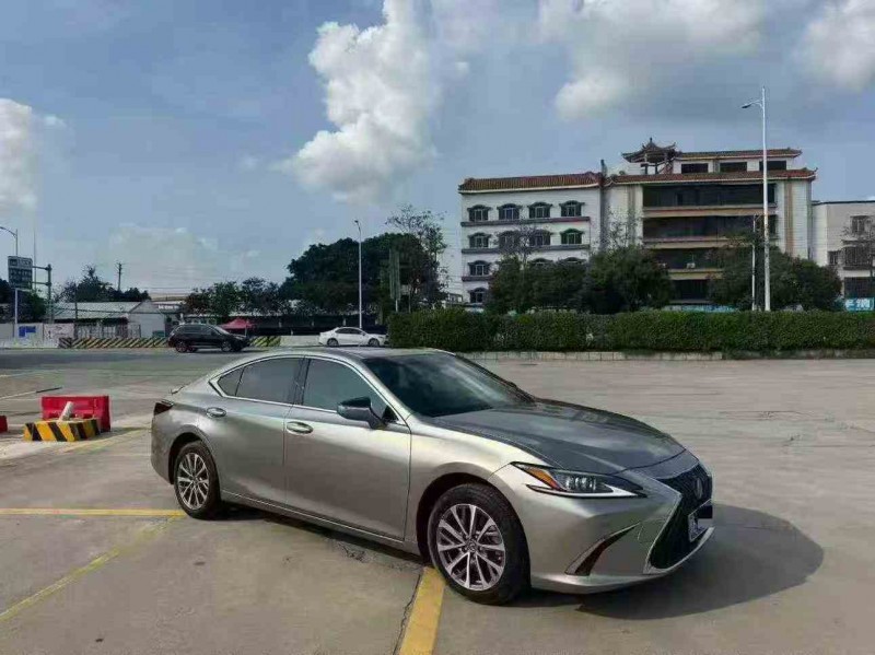 汕头23年雷克萨斯ES2
