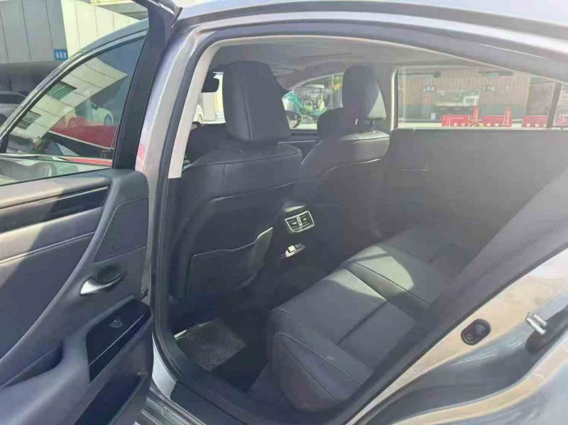 汕头23年雷克萨斯ES6