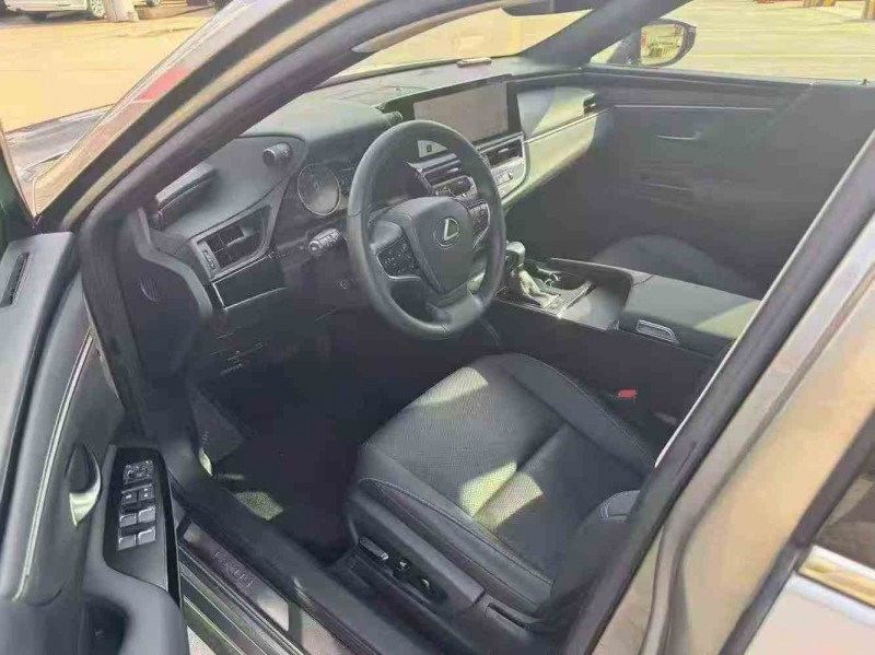 汕头23年雷克萨斯ES7