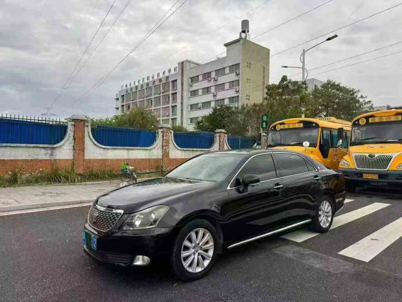 深圳11年丰田皇冠1