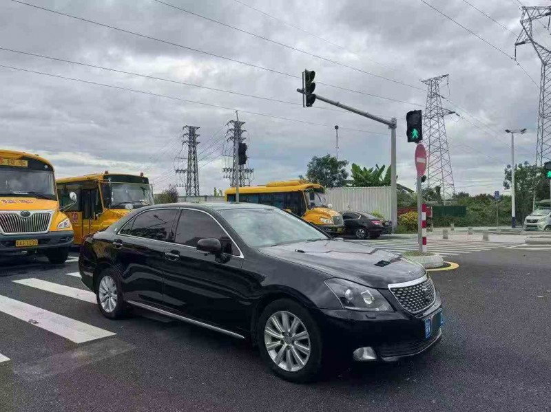 深圳11年丰田皇冠2