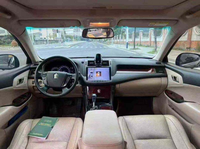 深圳11年丰田皇冠3