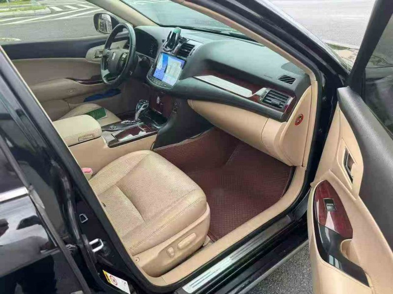 深圳11年丰田皇冠4