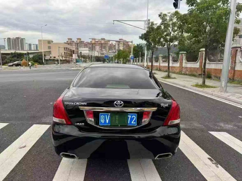 深圳11年丰田皇冠9