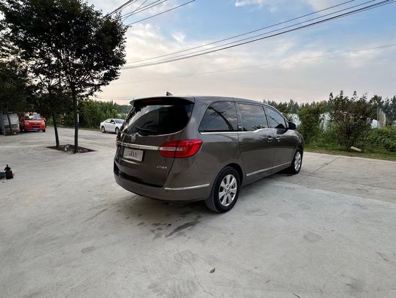 徐州16年别克GL84