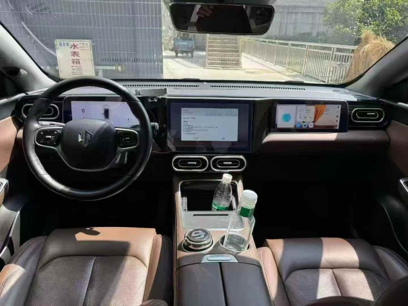 张家界23年零跑汽车C014