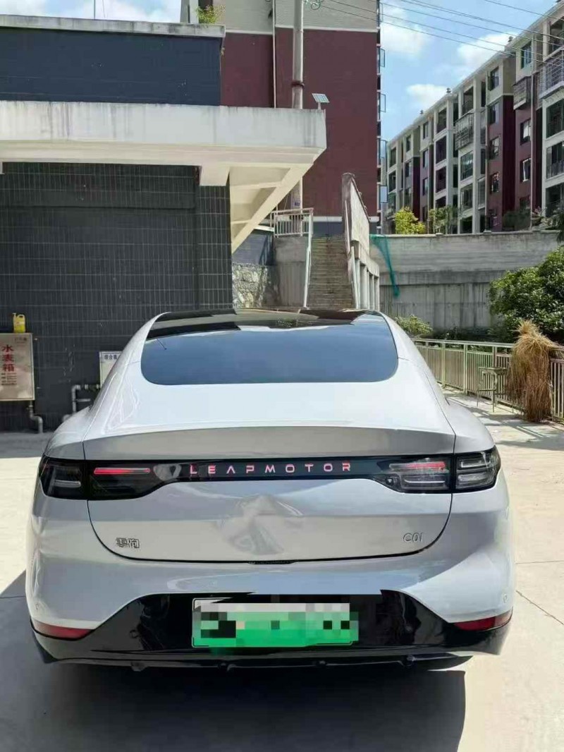 张家界23年零跑汽车C018