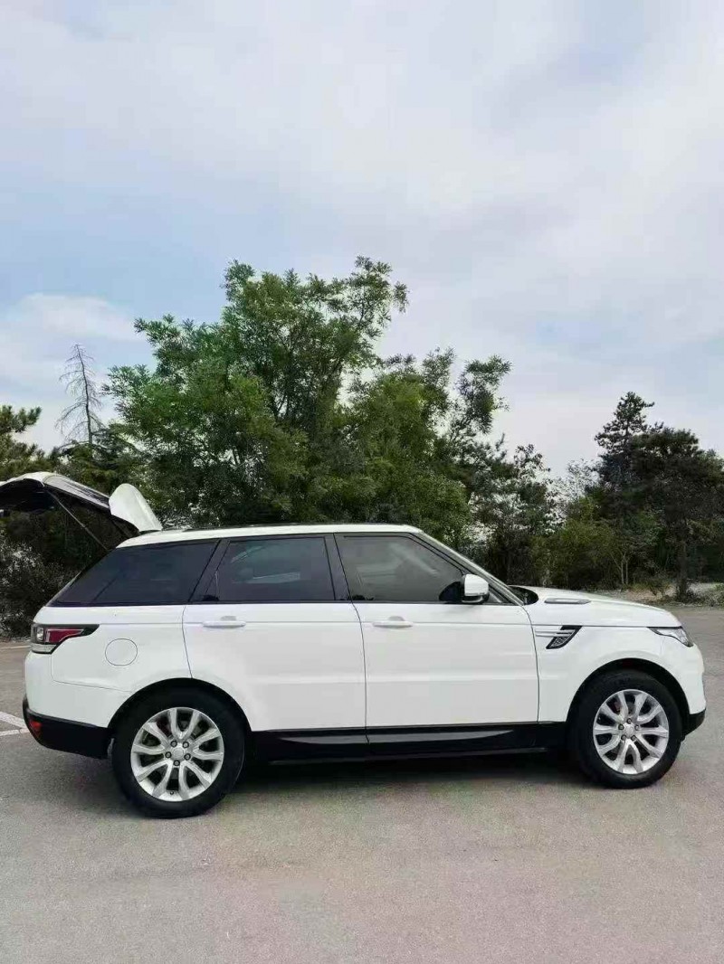 东营17年路虎揽胜运动2