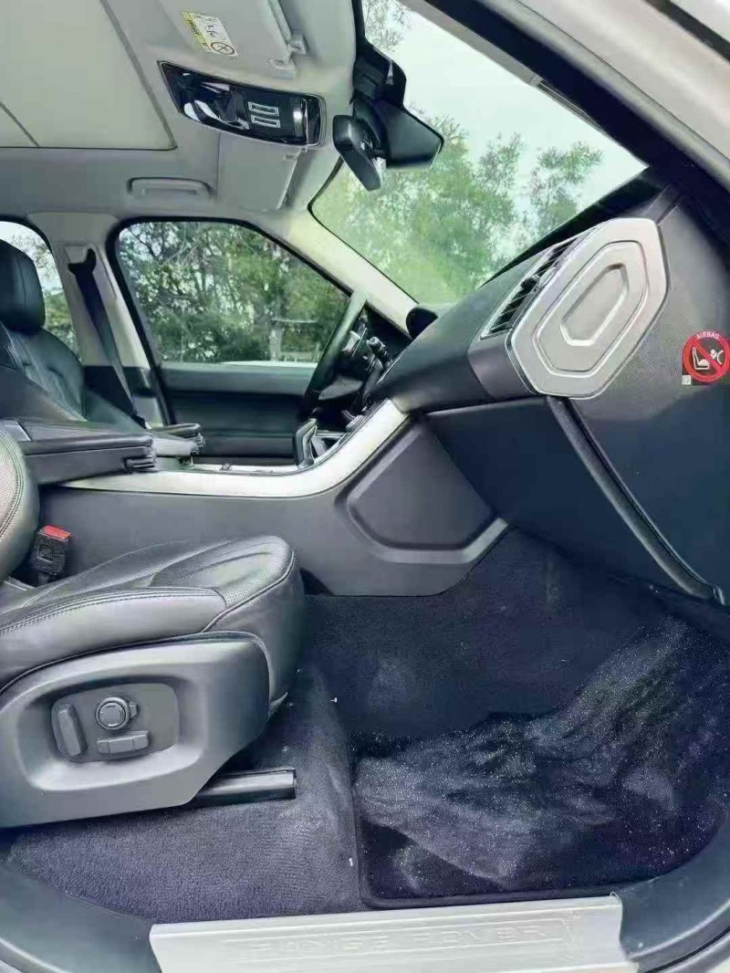 东营17年路虎揽胜运动3