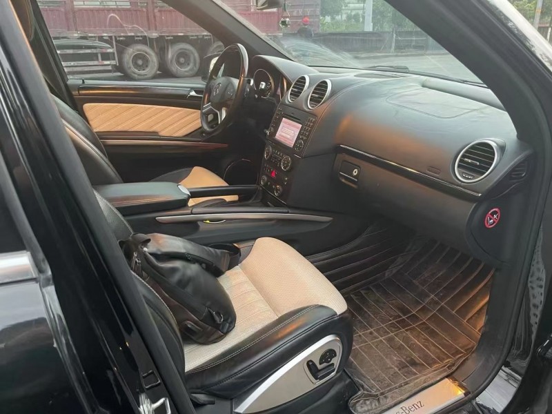 贵港13年奔驰GL8