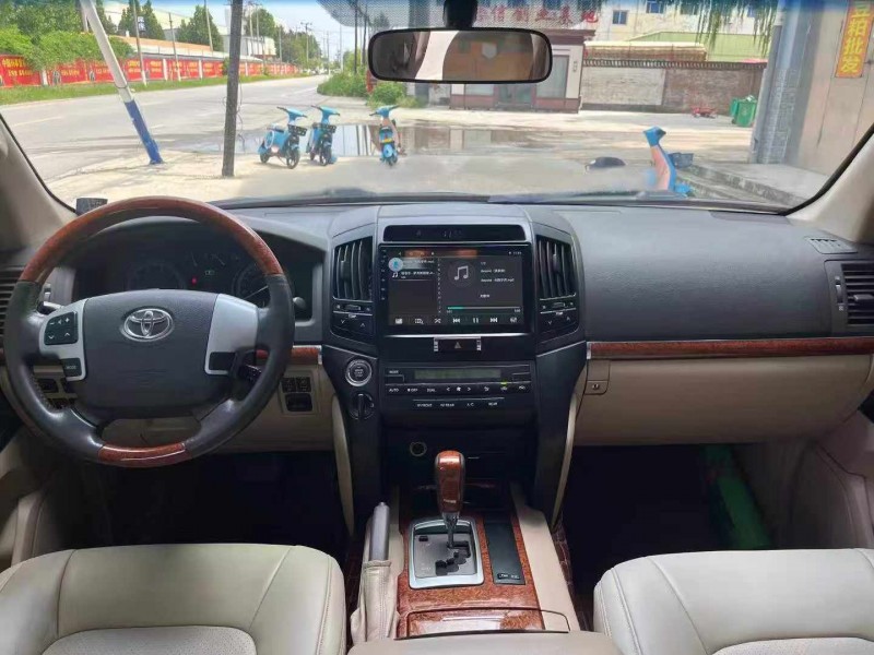 保定13年丰田兰德酷路泽6
