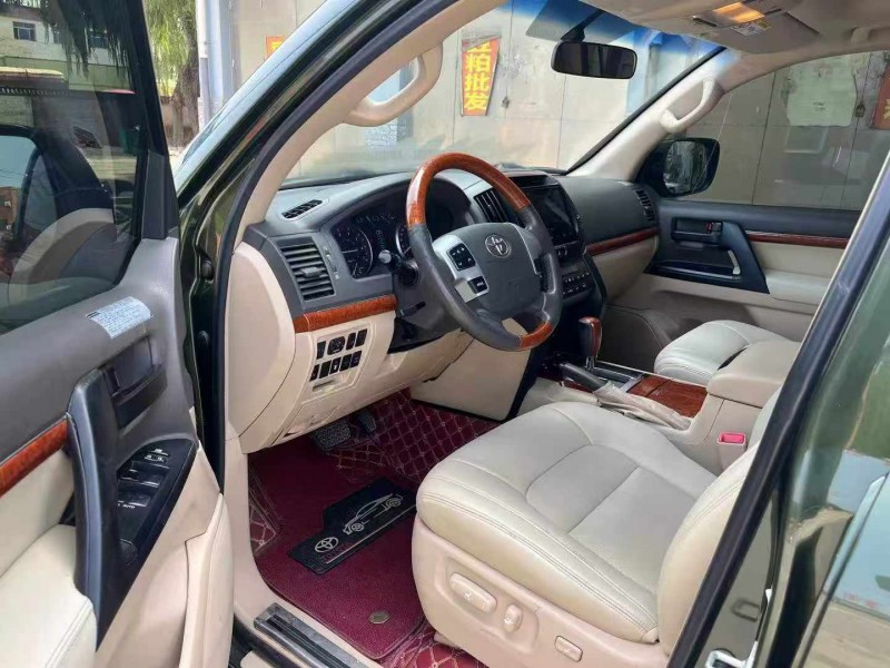 保定13年丰田兰德酷路泽9