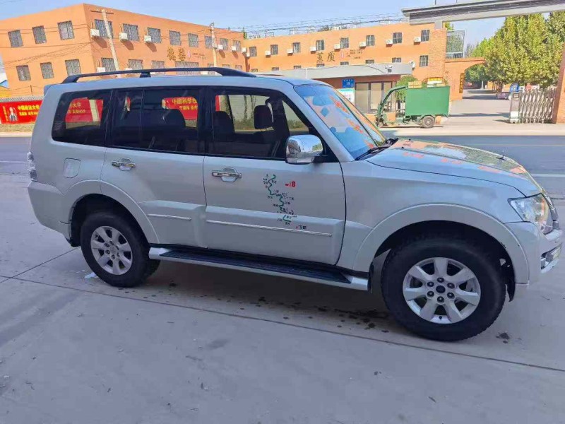 保定20年三菱帕杰罗5