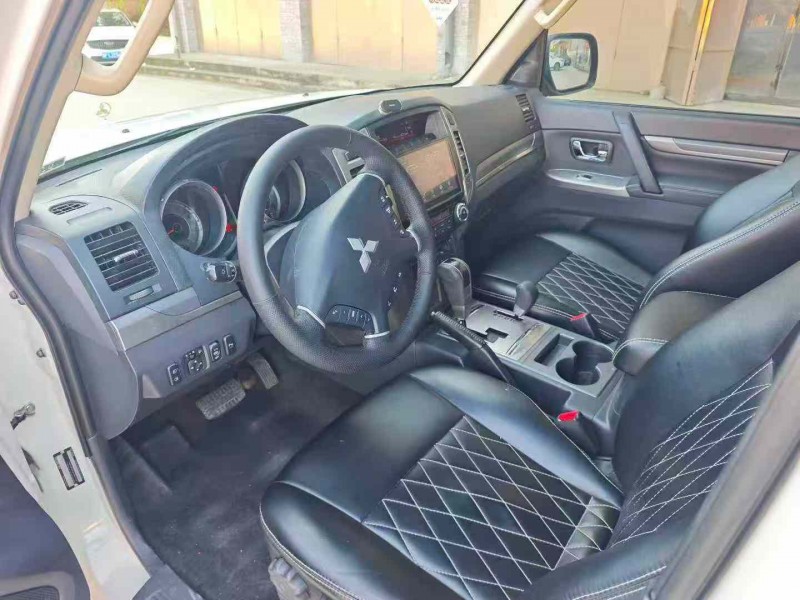 保定20年三菱帕杰罗7