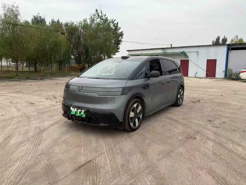 济南24年极氪汽车X2