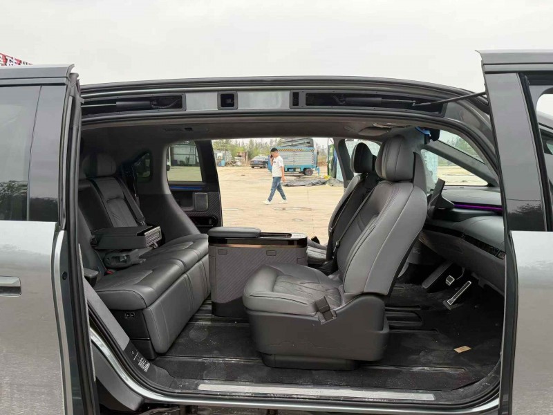 济南24年极氪汽车X6