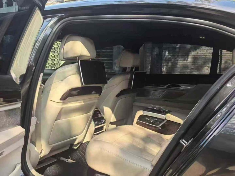 保定15年宝马7系8