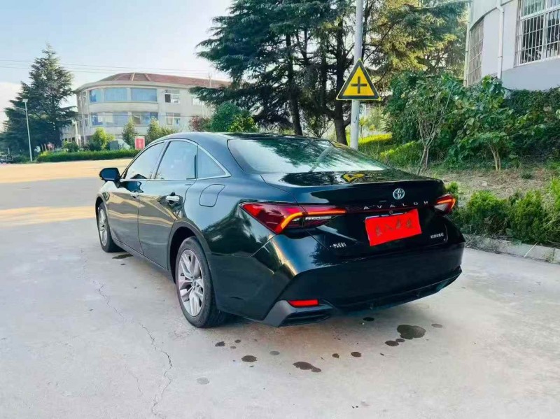 青岛19年丰田亚洲龙8