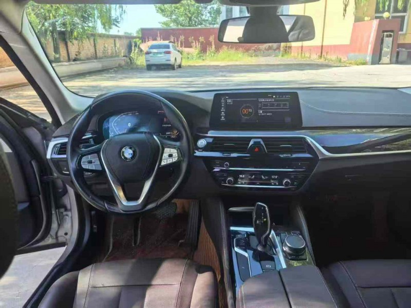 保定20年宝马5系7