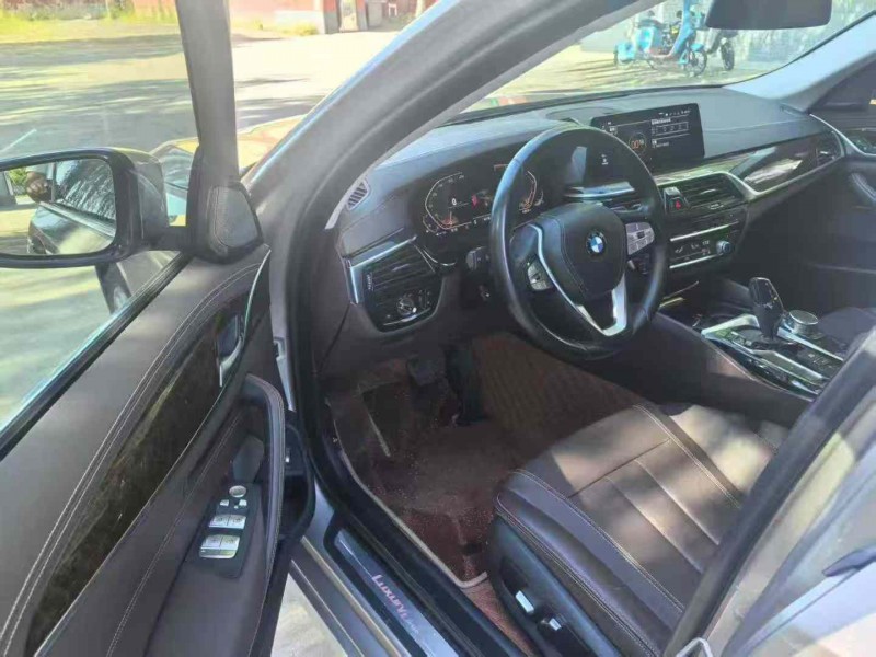 保定20年宝马5系8