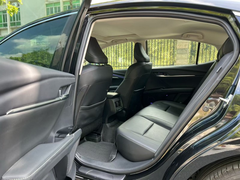 保定24年丰田凯美瑞5