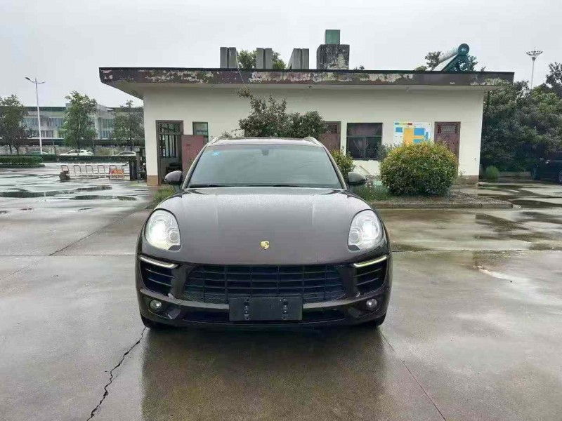 宿迁16年保时捷Macan1