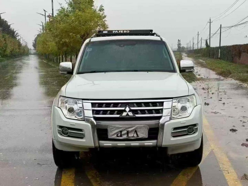 无锡18年三菱帕杰罗1