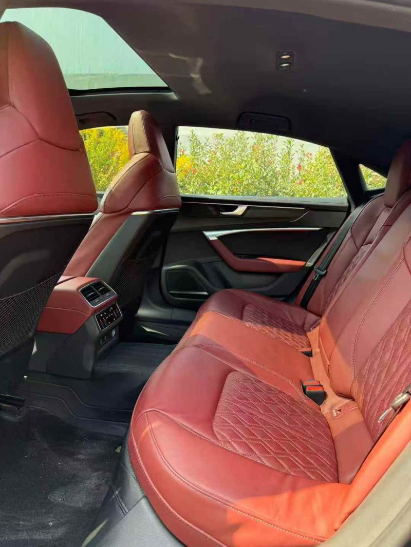 黄石23年奥迪A7L4