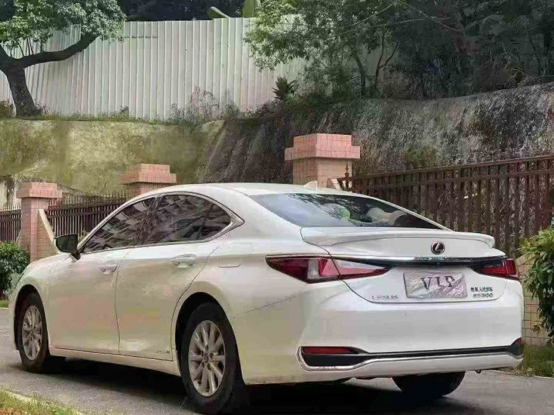 深圳20年雷克萨斯ES7