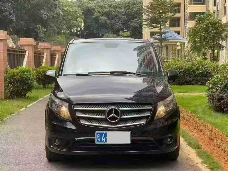 珠海21年奔驰威霆1