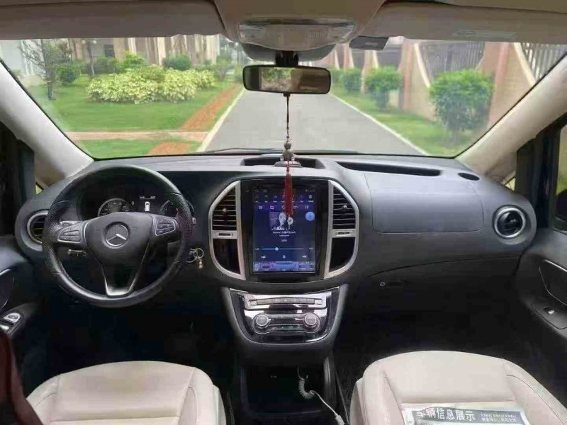 珠海21年奔驰威霆5