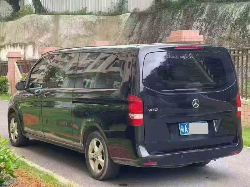 珠海21年奔驰威霆8