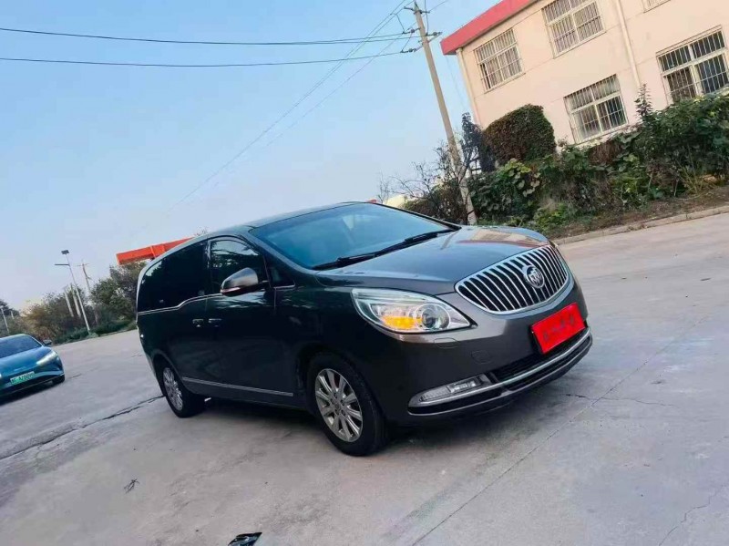 青岛12年别克GL82